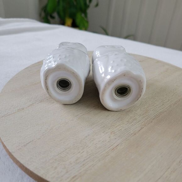 OWL Salt + Pepper Shakers - Picture 3 of 4
